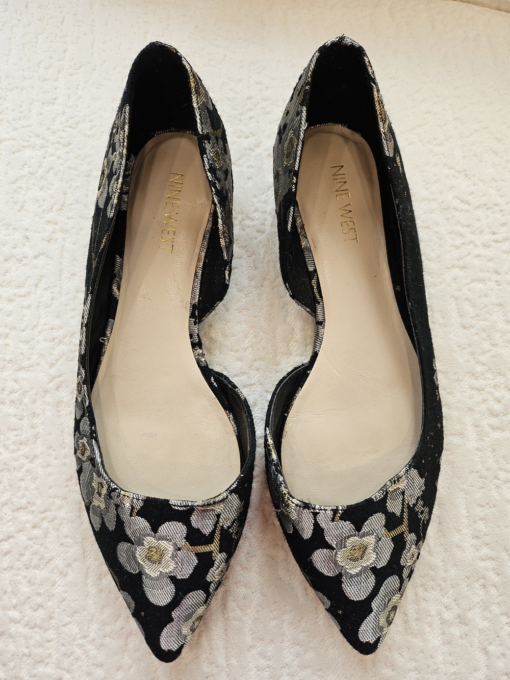Nine West Women's Black Floral Pointed-Toe Flats
